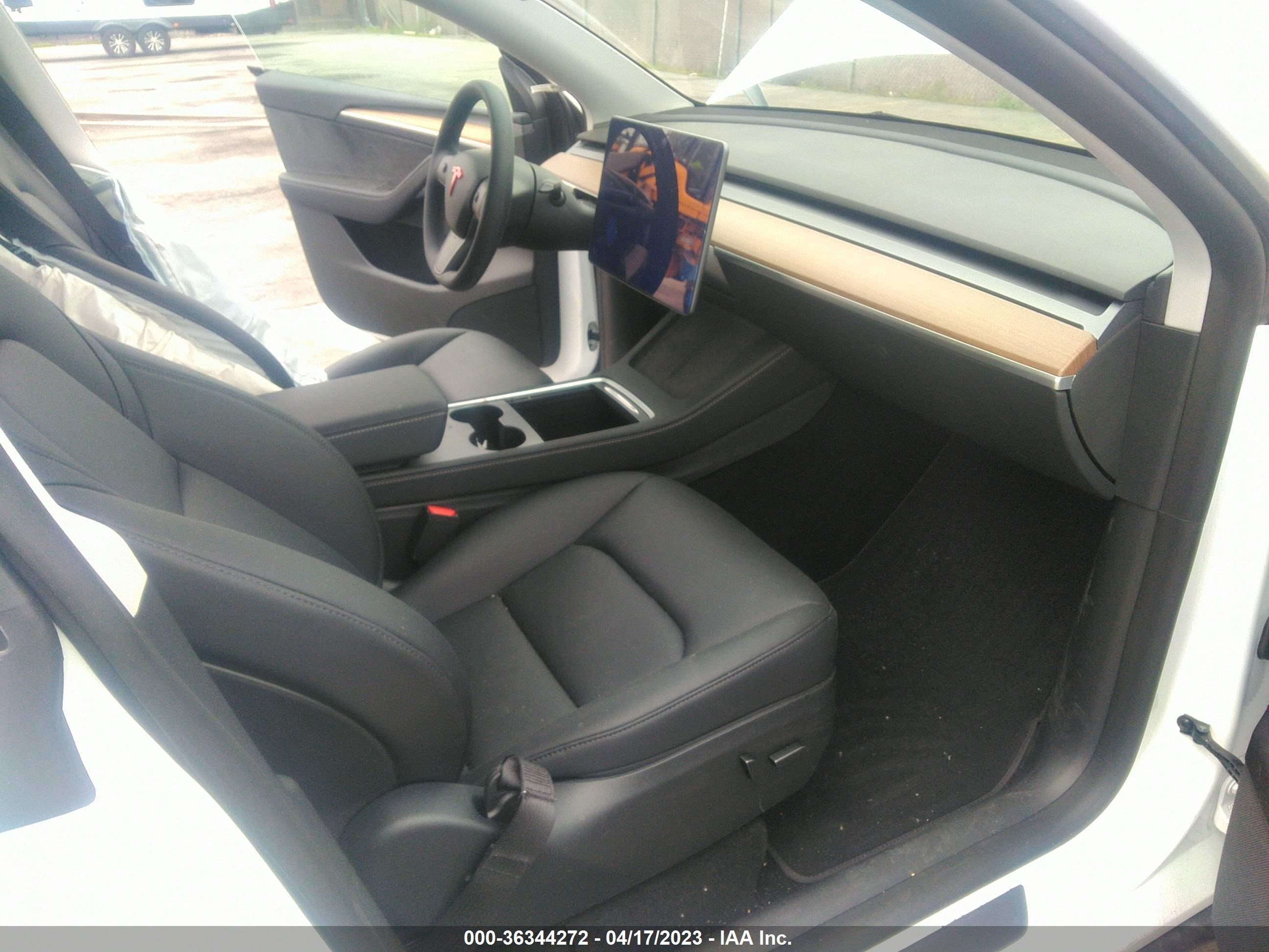 Photo 4 VIN: 7SAYGDEE5PA066422 - TESLA MODEL Y 