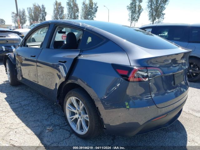 Photo 2 VIN: 7SAYGDEE5PA152751 - TESLA MODEL Y 