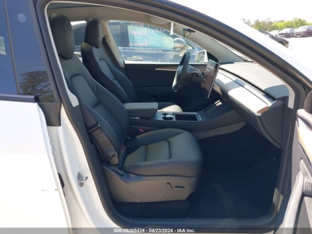 Photo 4 VIN: 7SAYGDEE5PA161854 - TESLA MODEL Y 