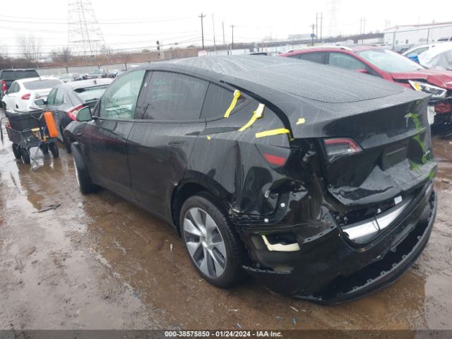 Photo 2 VIN: 7SAYGDEE5PA162437 - TESLA MODEL Y 