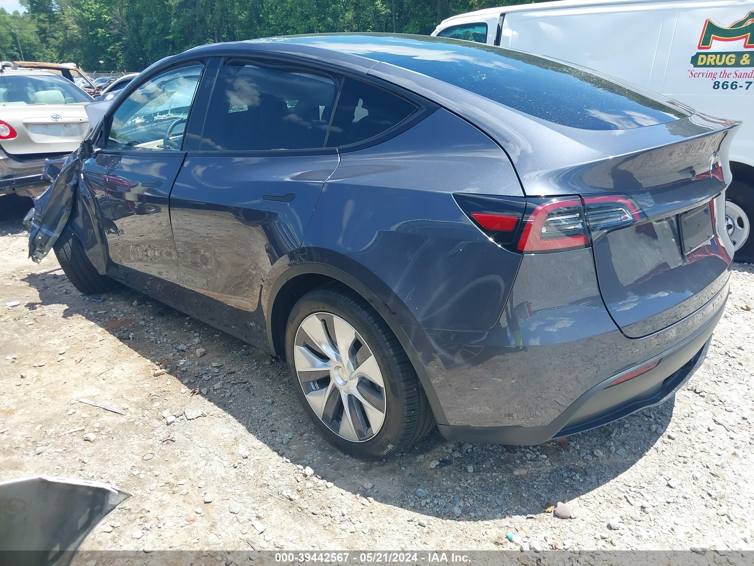 Photo 2 VIN: 7SAYGDEE5PA163152 - TESLA MODEL Y 