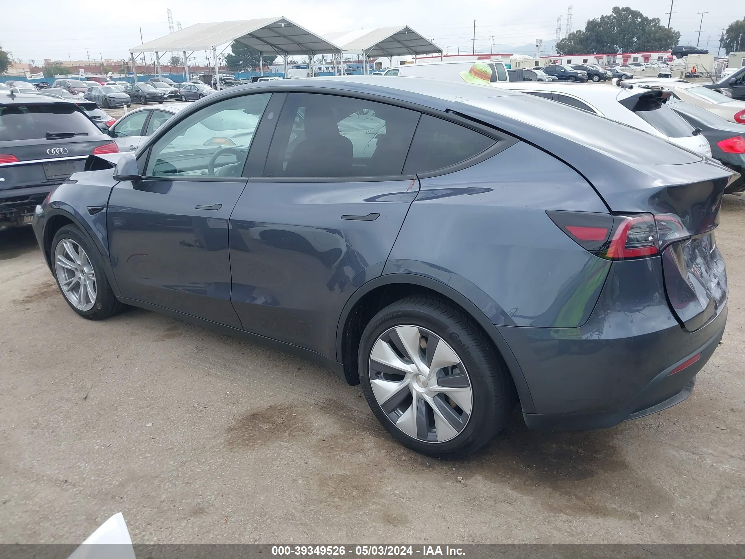 Photo 2 VIN: 7SAYGDEE5PA188861 - TESLA MODEL Y 