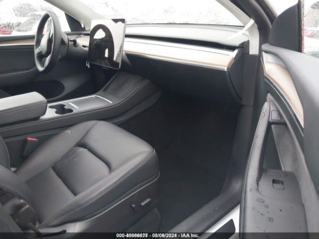 Photo 4 VIN: 7SAYGDEE5PF587336 - TESLA MODEL Y 