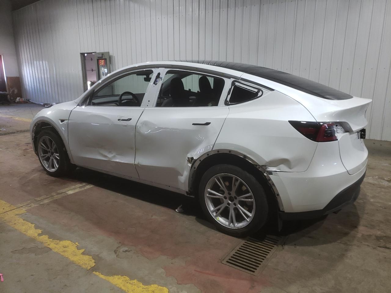 Photo 1 VIN: 7SAYGDEE5PF685962 - TESLA MODEL Y 