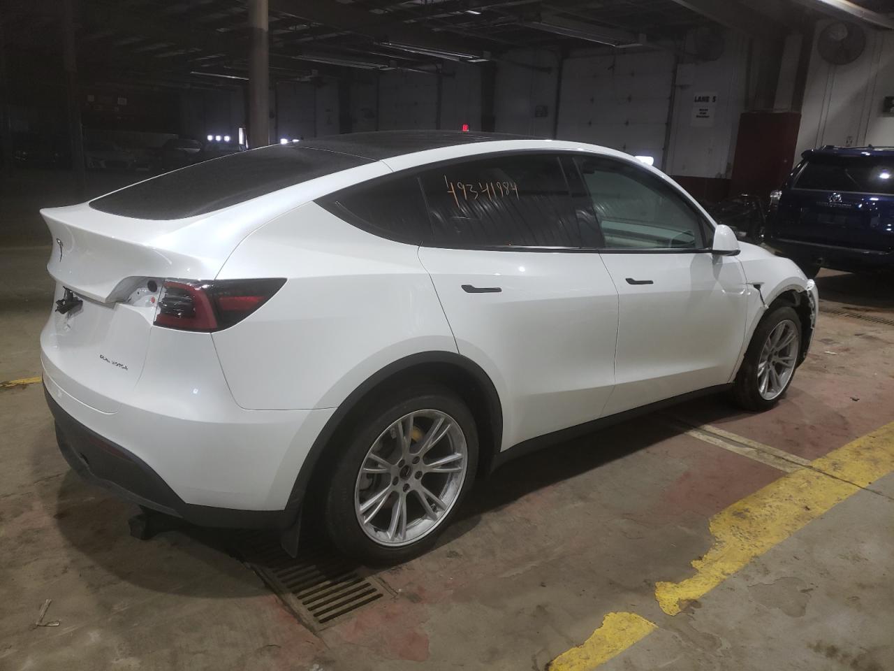 Photo 2 VIN: 7SAYGDEE5PF685962 - TESLA MODEL Y 