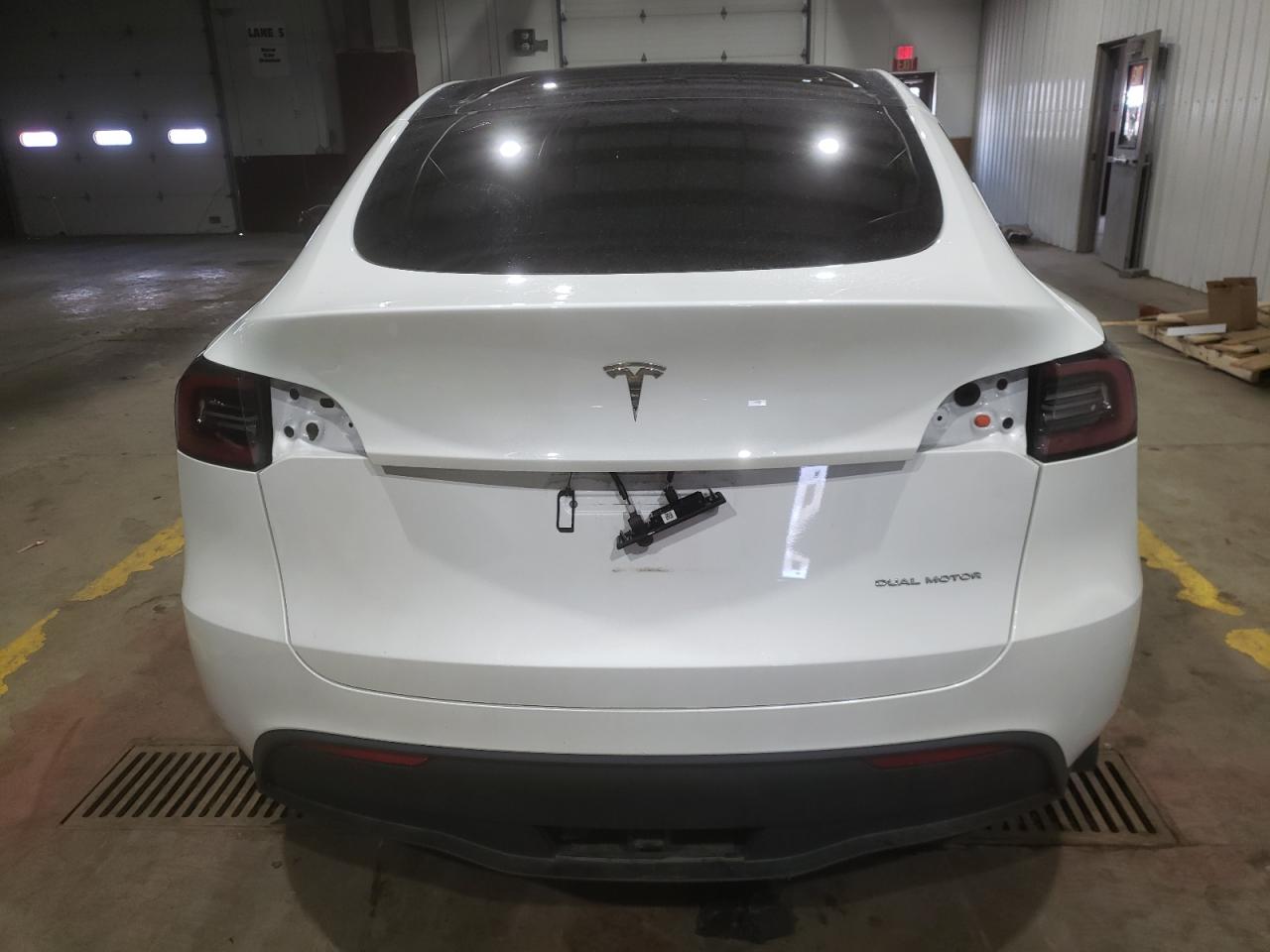 Photo 5 VIN: 7SAYGDEE5PF685962 - TESLA MODEL Y 