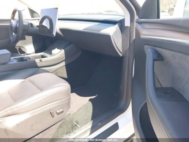 Photo 4 VIN: 7SAYGDEE5PF758831 - TESLA MODEL Y 