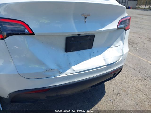 Photo 5 VIN: 7SAYGDEE5PF758831 - TESLA MODEL Y 