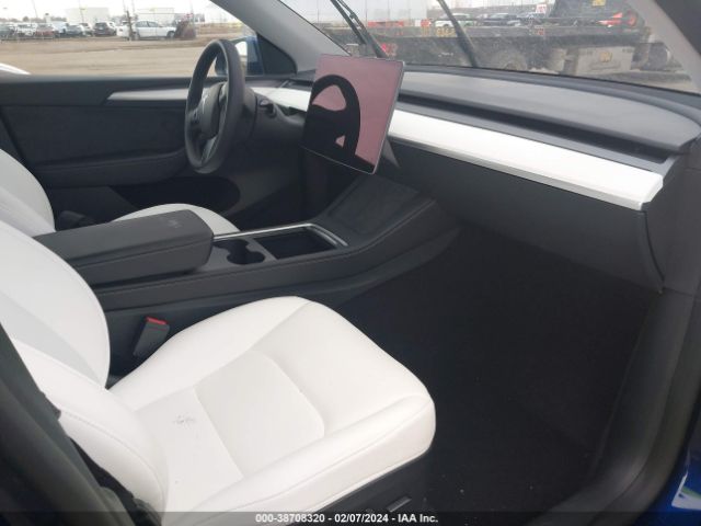 Photo 4 VIN: 7SAYGDEE5PF806618 - TESLA MODEL Y 