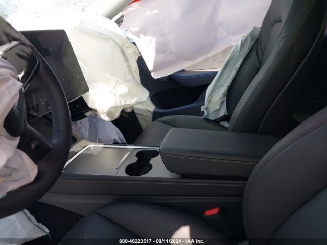 Photo 4 VIN: 7SAYGDEE5PF879701 - TESLA MODEL Y 