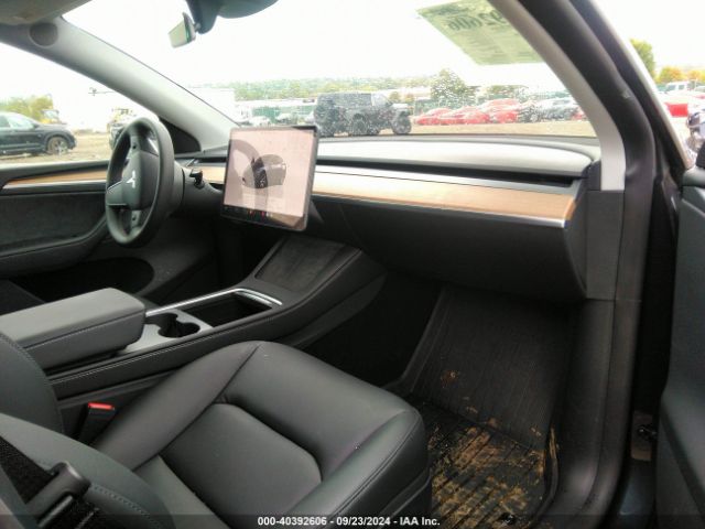 Photo 4 VIN: 7SAYGDEE5RA274514 - TESLA MODEL Y 