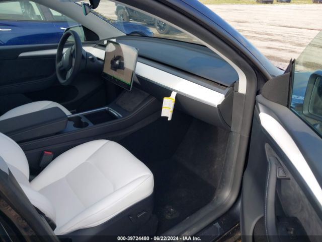 Photo 4 VIN: 7SAYGDEE5RA289207 - TESLA MODEL Y 