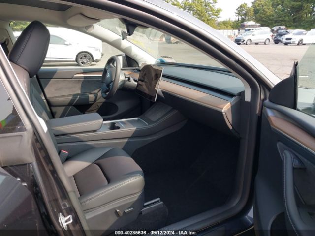 Photo 4 VIN: 7SAYGDEE5RF132229 - TESLA MODEL Y 