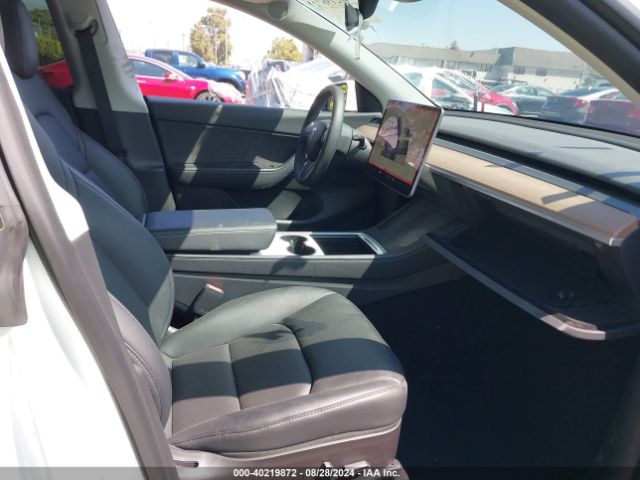 Photo 4 VIN: 7SAYGDEE6NF362890 - TESLA MODEL Y 