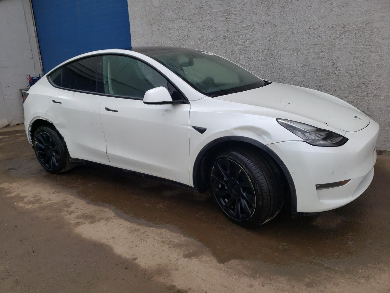 Photo 3 VIN: 7SAYGDEE6NF385814 - TESLA MODEL Y 