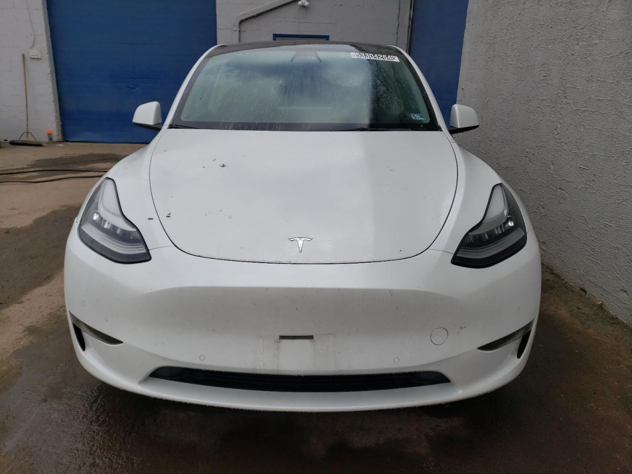 Photo 4 VIN: 7SAYGDEE6NF385814 - TESLA MODEL Y 