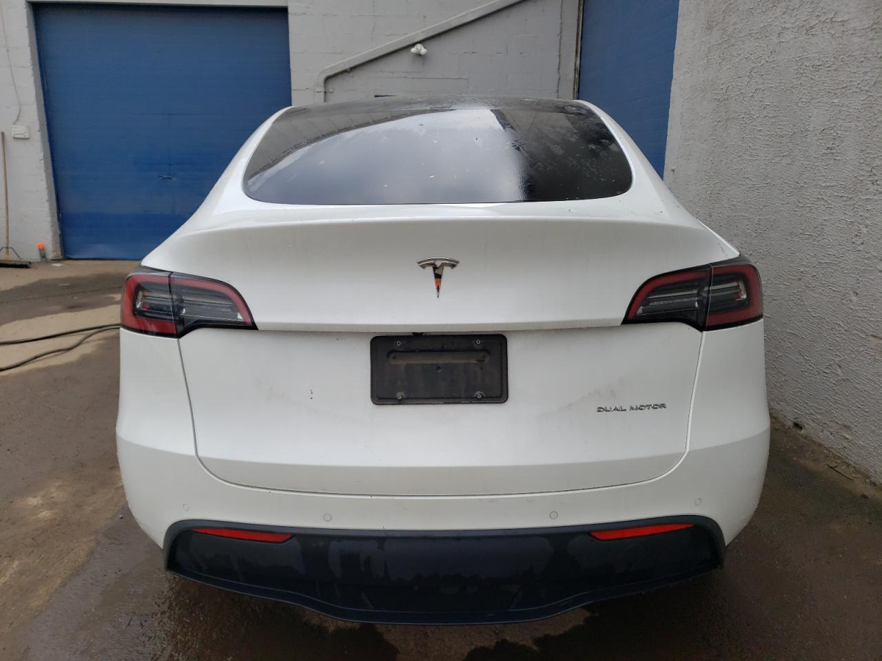 Photo 5 VIN: 7SAYGDEE6NF385814 - TESLA MODEL Y 