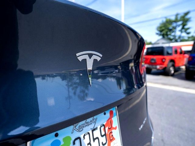 Photo 8 VIN: 7SAYGDEE6NF420979 - TESLA MODEL Y 