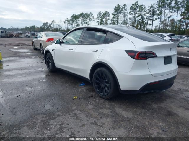 Photo 2 VIN: 7SAYGDEE6NF435515 - TESLA MODEL Y 