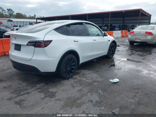 Photo 3 VIN: 7SAYGDEE6NF435515 - TESLA MODEL Y 