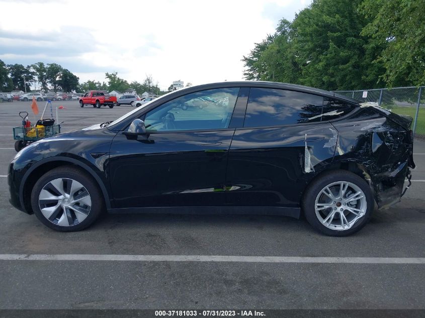 Photo 11 VIN: 7SAYGDEE6NF450905 - TESLA MODEL Y 