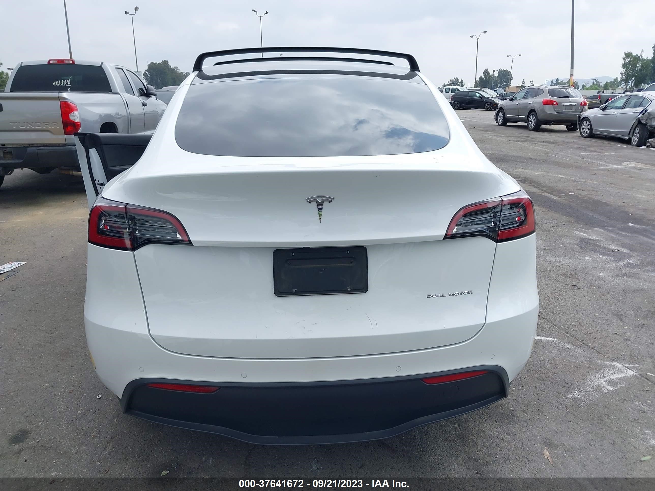 Photo 15 VIN: 7SAYGDEE6NF491518 - TESLA MODEL Y 