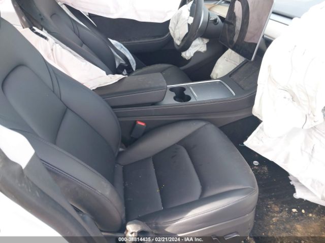 Photo 4 VIN: 7SAYGDEE6PA043070 - TESLA MODEL Y 