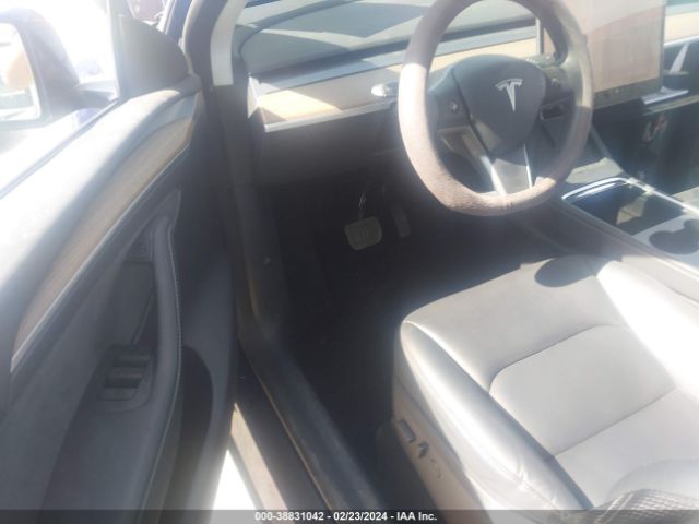 Photo 4 VIN: 7SAYGDEE6PA065957 - TESLA MODEL Y 