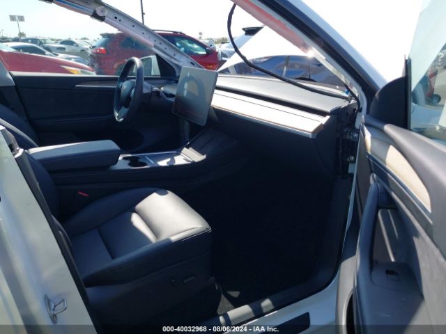 Photo 4 VIN: 7SAYGDEE6PA075596 - TESLA MODEL Y 