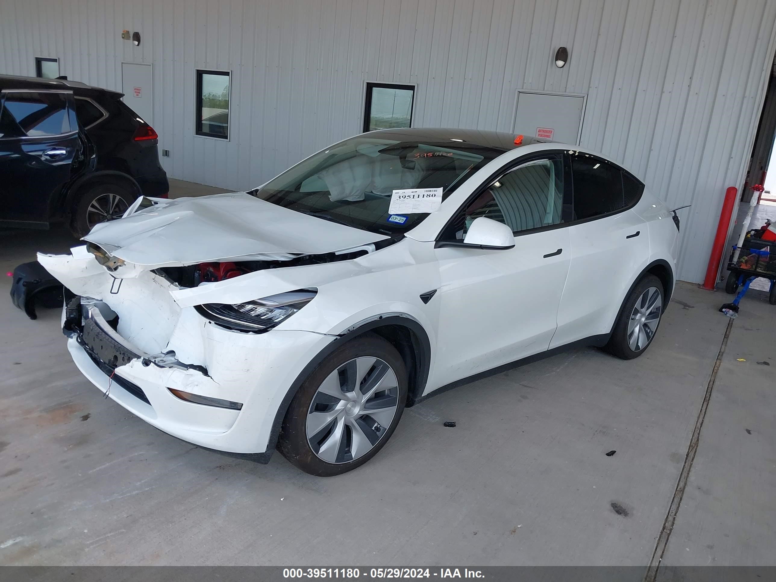 Photo 1 VIN: 7SAYGDEE6PA088073 - TESLA MODEL Y 