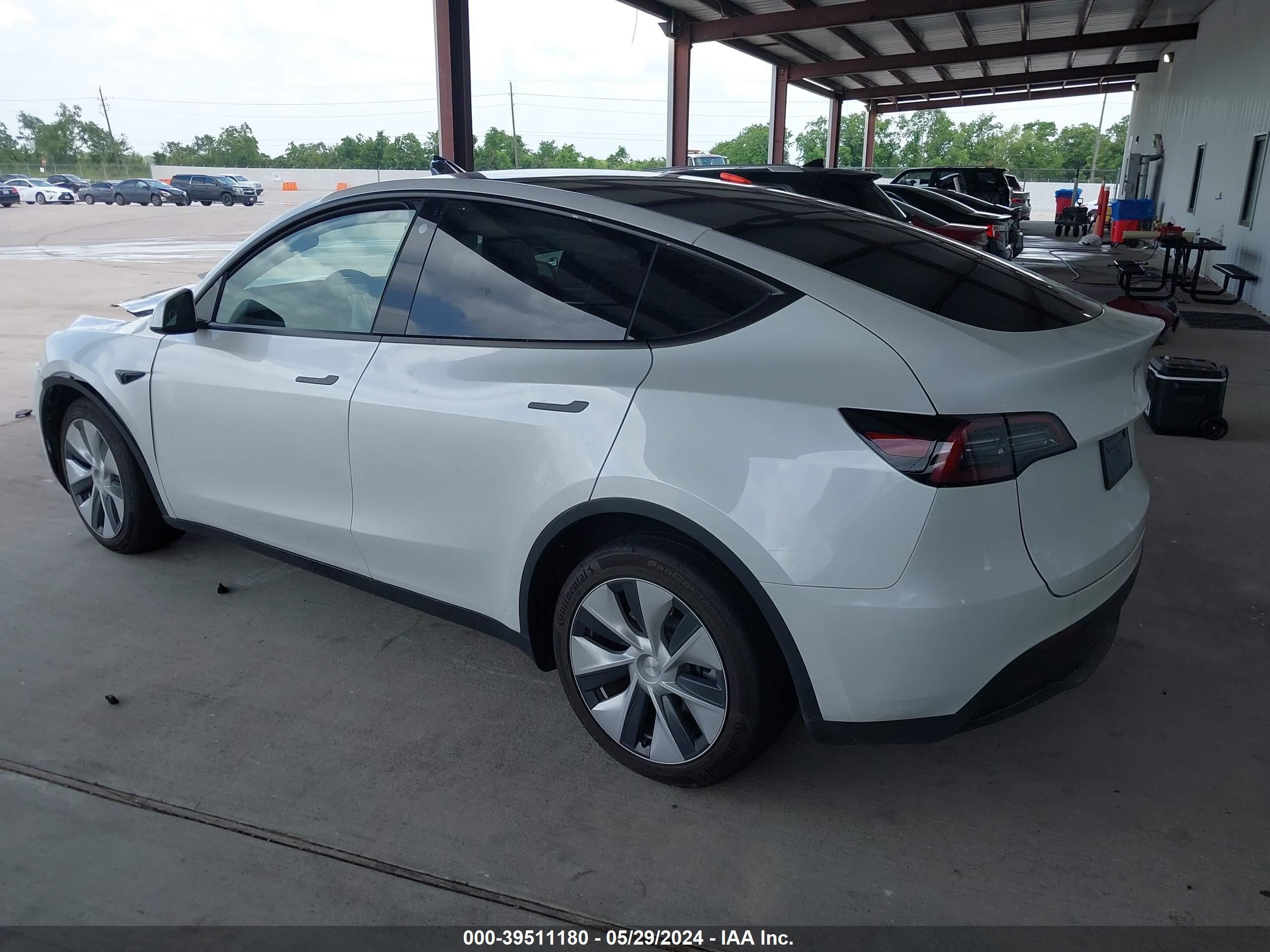 Photo 2 VIN: 7SAYGDEE6PA088073 - TESLA MODEL Y 