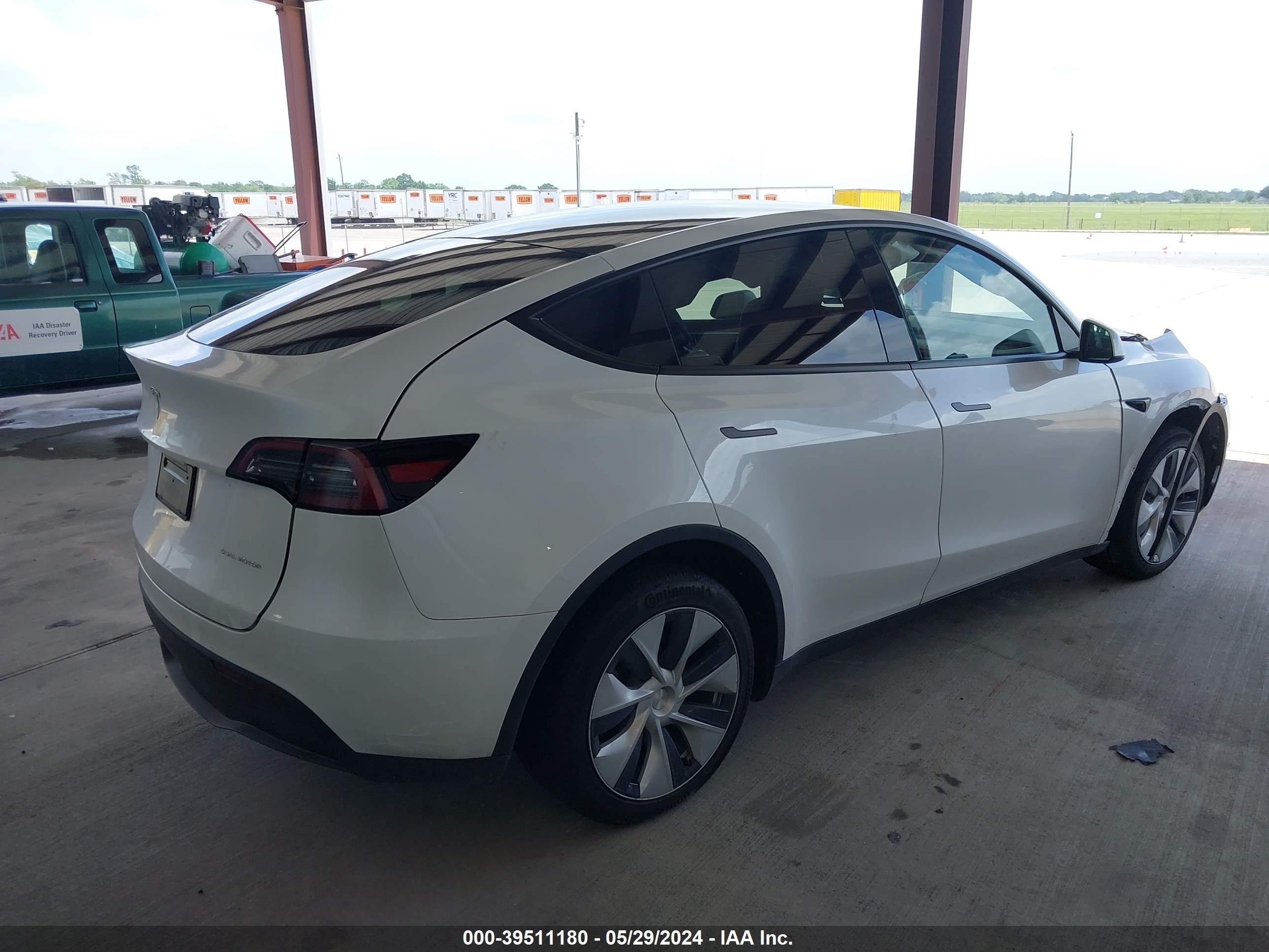 Photo 3 VIN: 7SAYGDEE6PA088073 - TESLA MODEL Y 