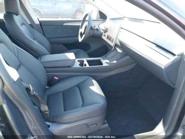 Photo 4 VIN: 7SAYGDEE6PA172586 - TESLA MODEL Y 