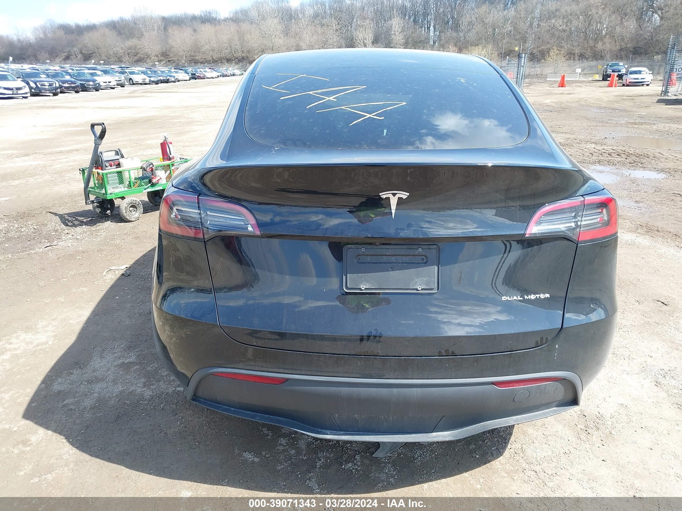 Photo 15 VIN: 7SAYGDEE6PA175522 - TESLA MODEL Y 