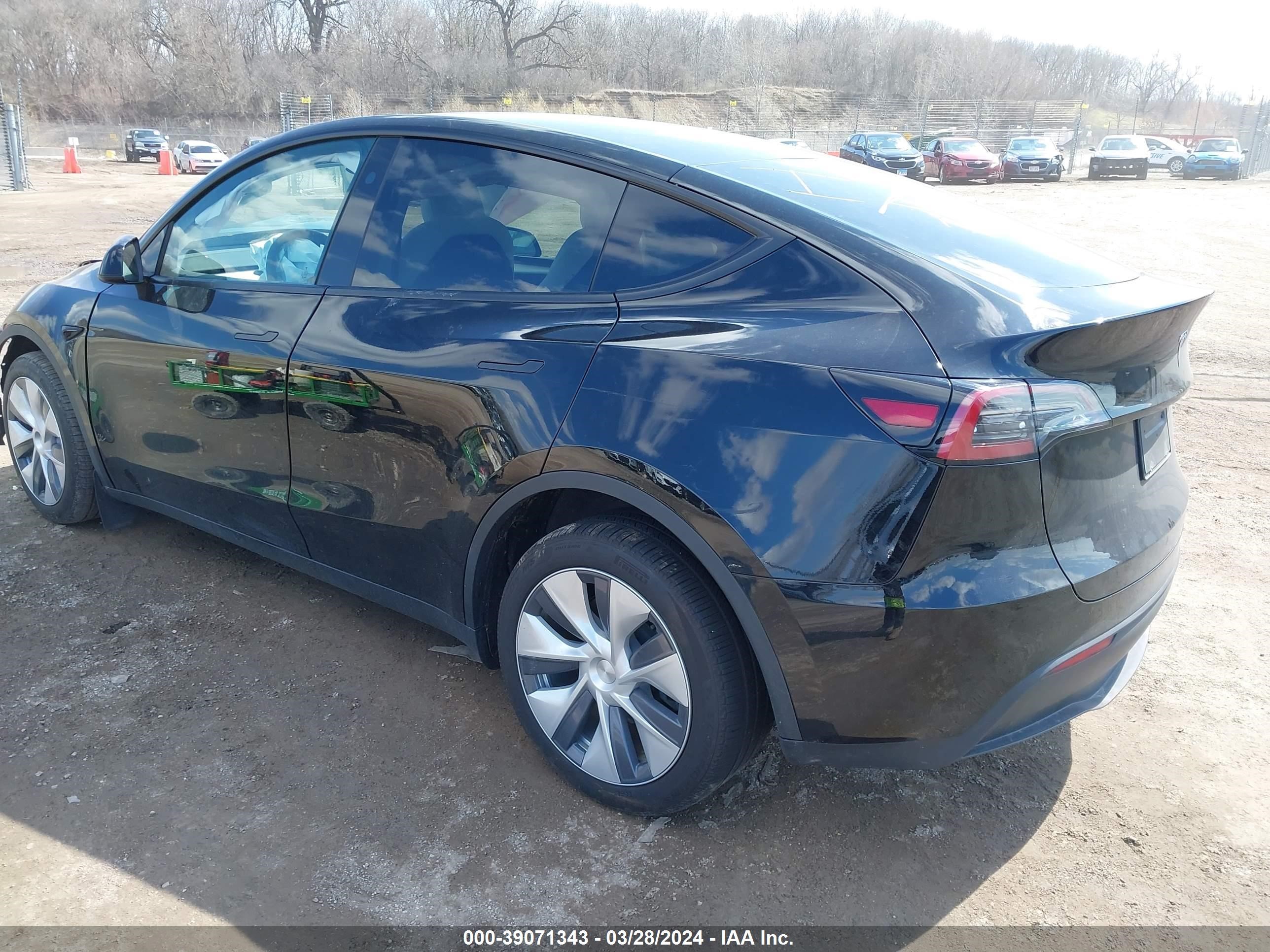 Photo 2 VIN: 7SAYGDEE6PA175522 - TESLA MODEL Y 