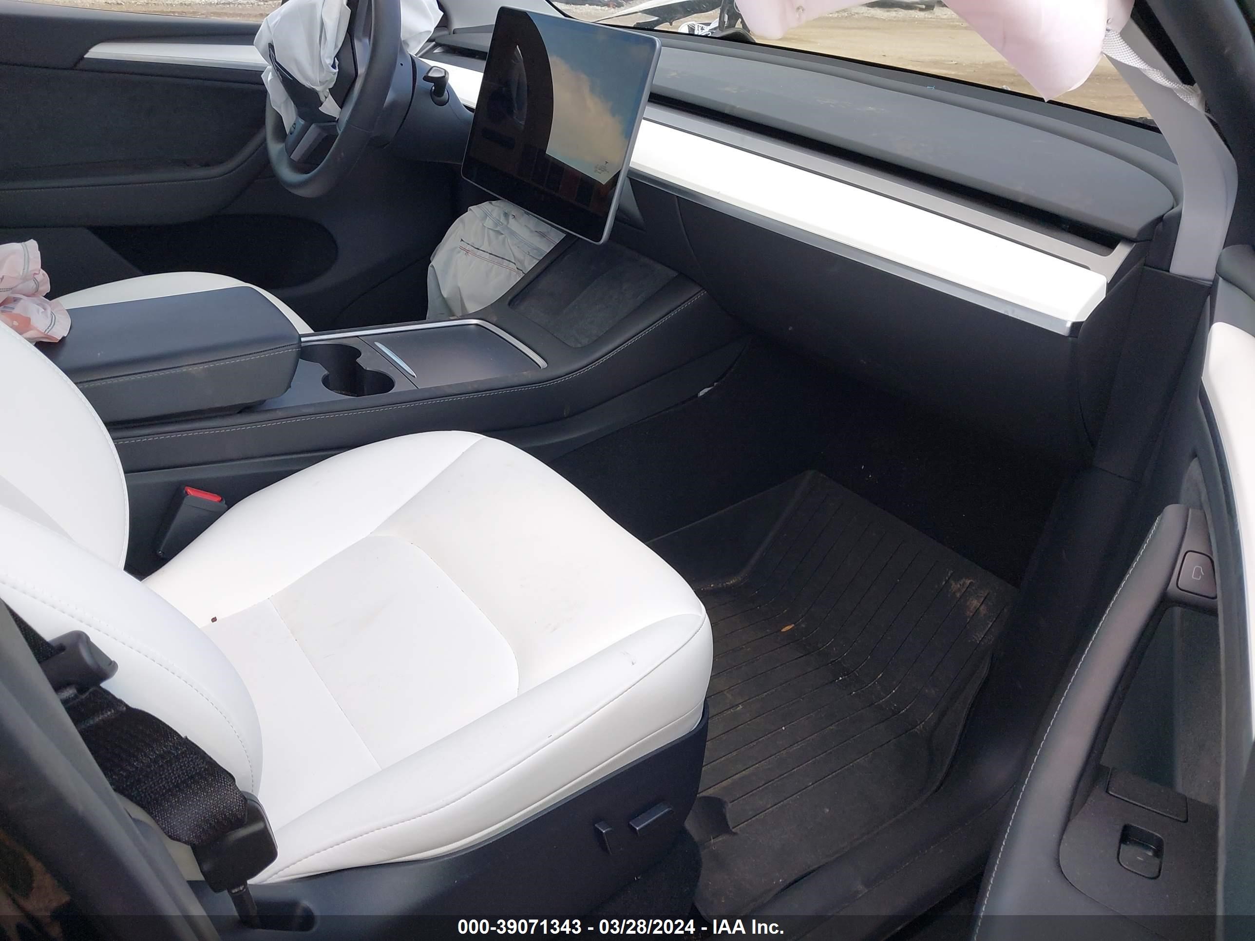 Photo 4 VIN: 7SAYGDEE6PA175522 - TESLA MODEL Y 