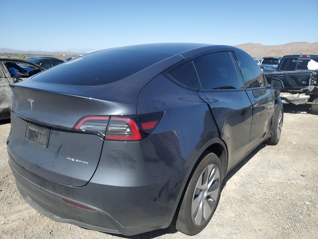 Photo 2 VIN: 7SAYGDEE6PA187749 - TESLA MODEL Y 