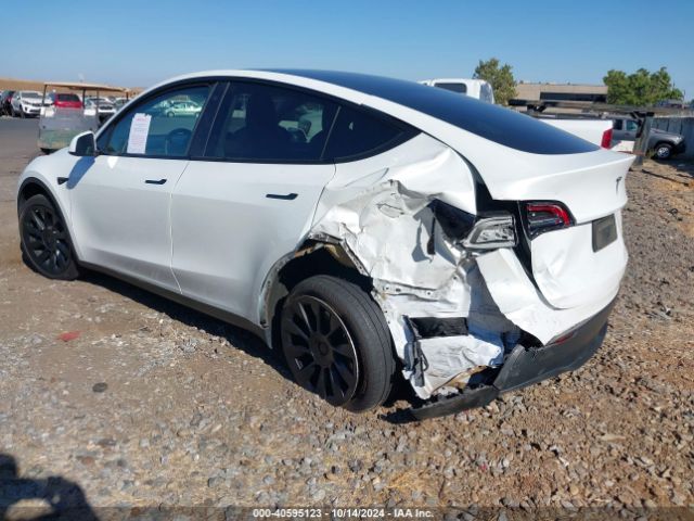 Photo 2 VIN: 7SAYGDEE6PF588608 - TESLA MODEL Y 