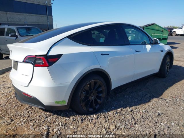 Photo 3 VIN: 7SAYGDEE6PF588608 - TESLA MODEL Y 