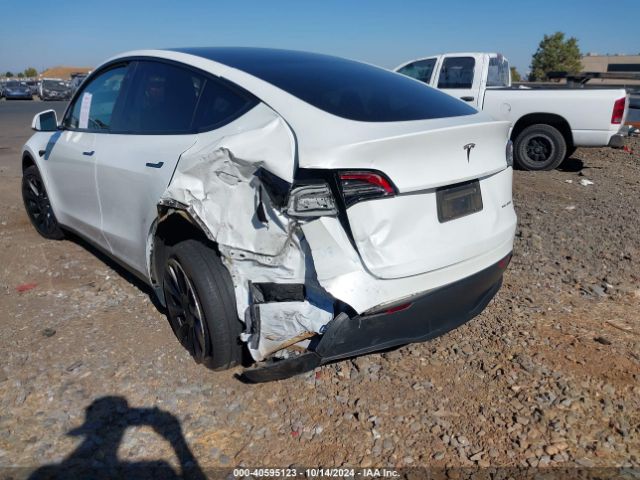 Photo 5 VIN: 7SAYGDEE6PF588608 - TESLA MODEL Y 