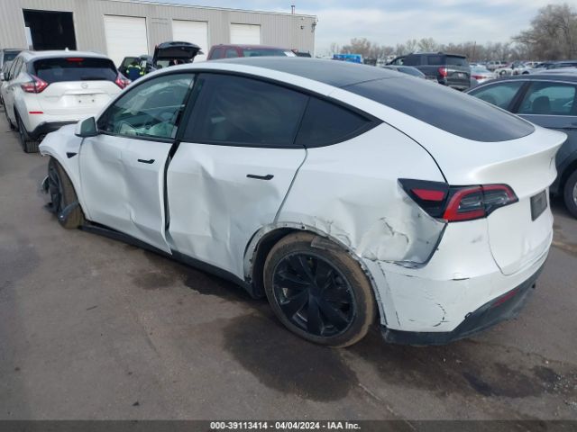 Photo 2 VIN: 7SAYGDEE6PF612311 - TESLA MODEL Y 