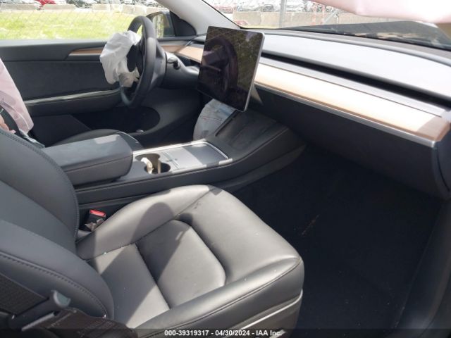 Photo 4 VIN: 7SAYGDEE6PF787268 - TESLA MODEL Y 