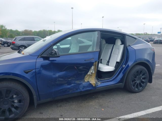 Photo 5 VIN: 7SAYGDEE6PF790543 - TESLA MODEL Y 