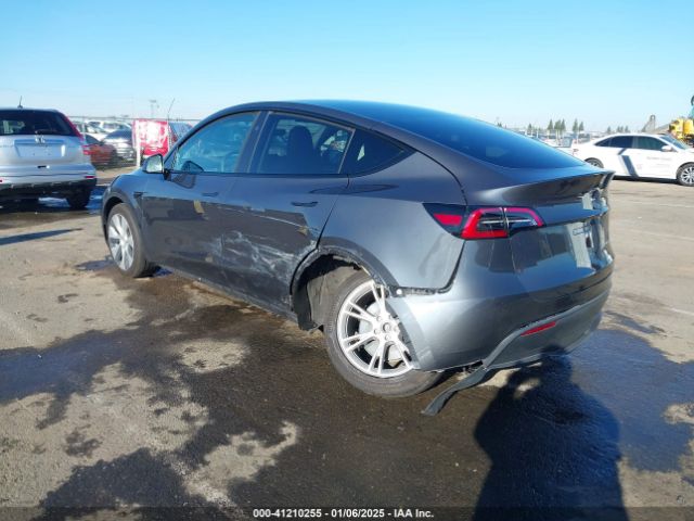 Photo 2 VIN: 7SAYGDEE6PF979984 - TESLA MODEL Y 