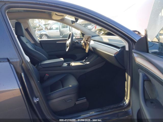 Photo 4 VIN: 7SAYGDEE6PF979984 - TESLA MODEL Y 