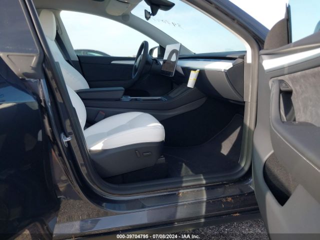 Photo 4 VIN: 7SAYGDEE6RA239531 - TESLA MODEL Y 