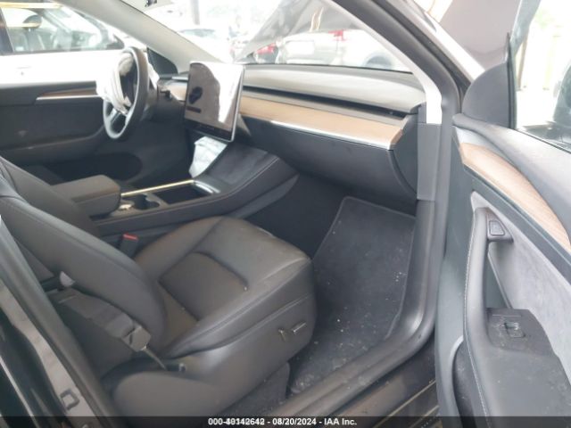 Photo 4 VIN: 7SAYGDEE6RF013749 - TESLA MODEL Y 