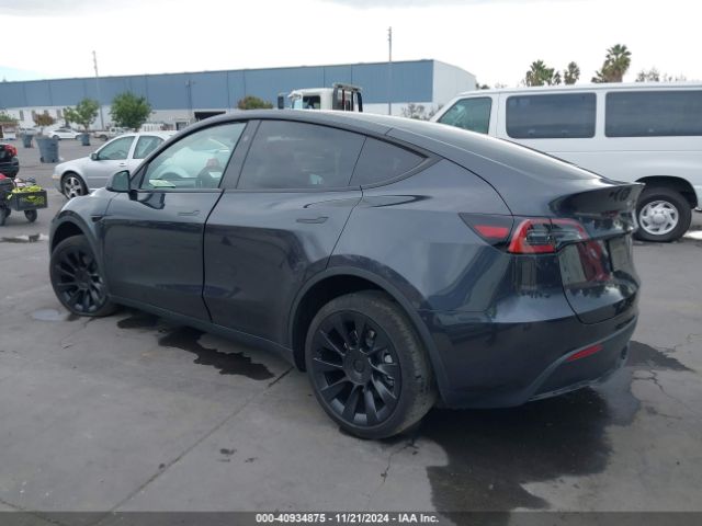 Photo 2 VIN: 7SAYGDEE6RF025657 - TESLA MODEL Y 