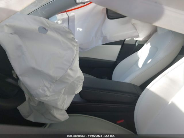 Photo 4 VIN: 7SAYGDEE7NF310782 - TESLA MODEL Y 