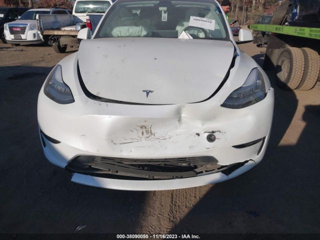 Photo 5 VIN: 7SAYGDEE7NF310782 - TESLA MODEL Y 